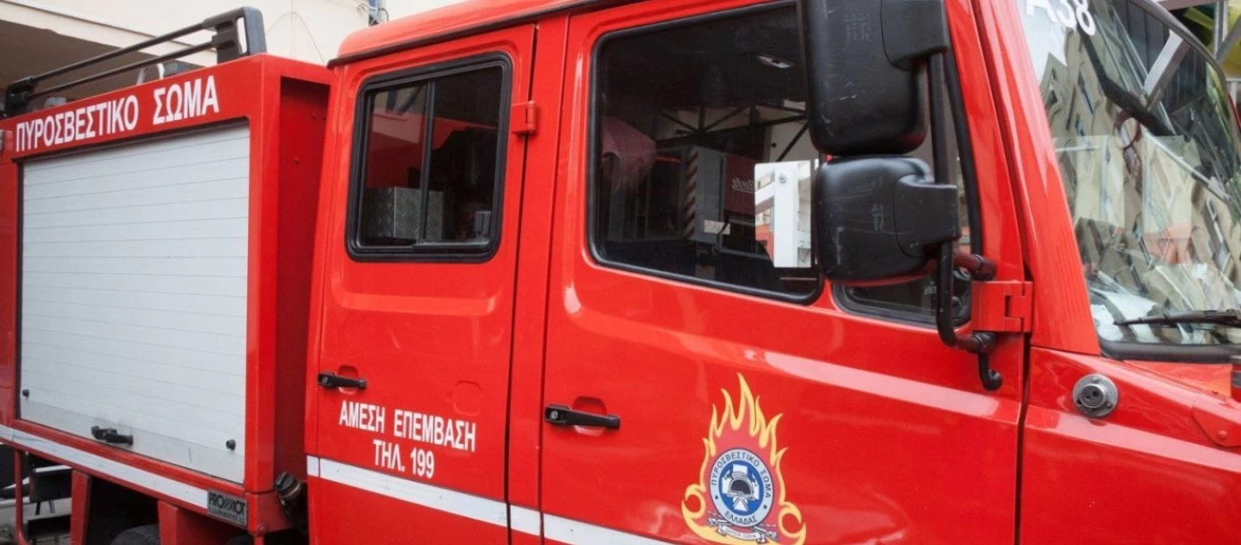 Χανιά: Ξέσπασε μεγάλη πυρκαγιά σε μεταφορική εταιρία - Άμεση αντίδραση της Πυροσβεστικής (φώτο)